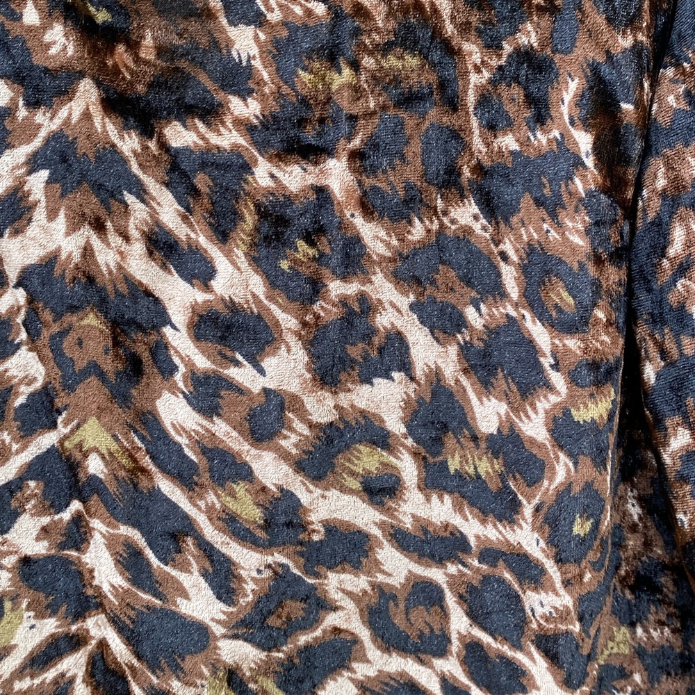 KATE HILL Comfy velour Animal Print Top size Small Petite - Picture 2 of 5